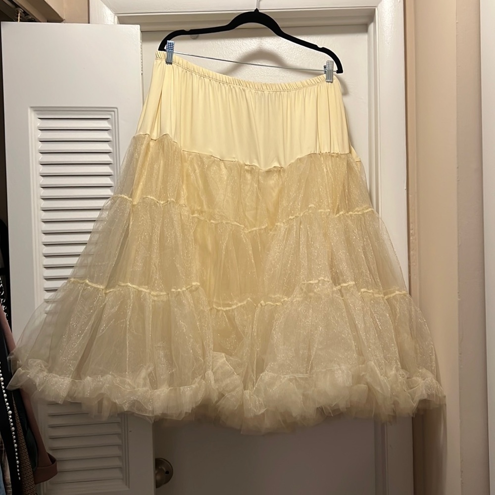 Lindy bop cream crinoline